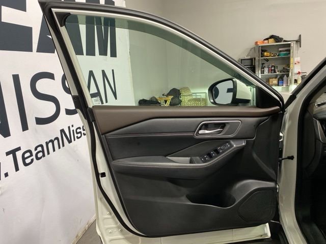 Used 2021 Nissan Rogue SV w/ Premium Package AWD/4WD image 9