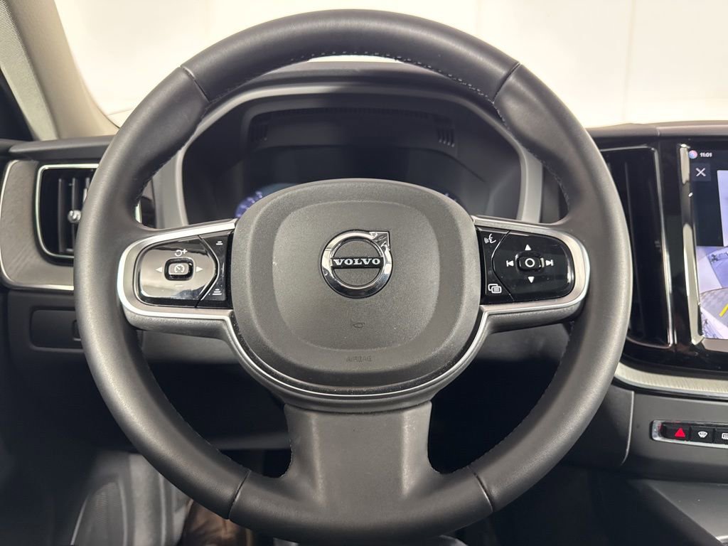 Used 2025 Volvo XC60 B5 Plus image 34