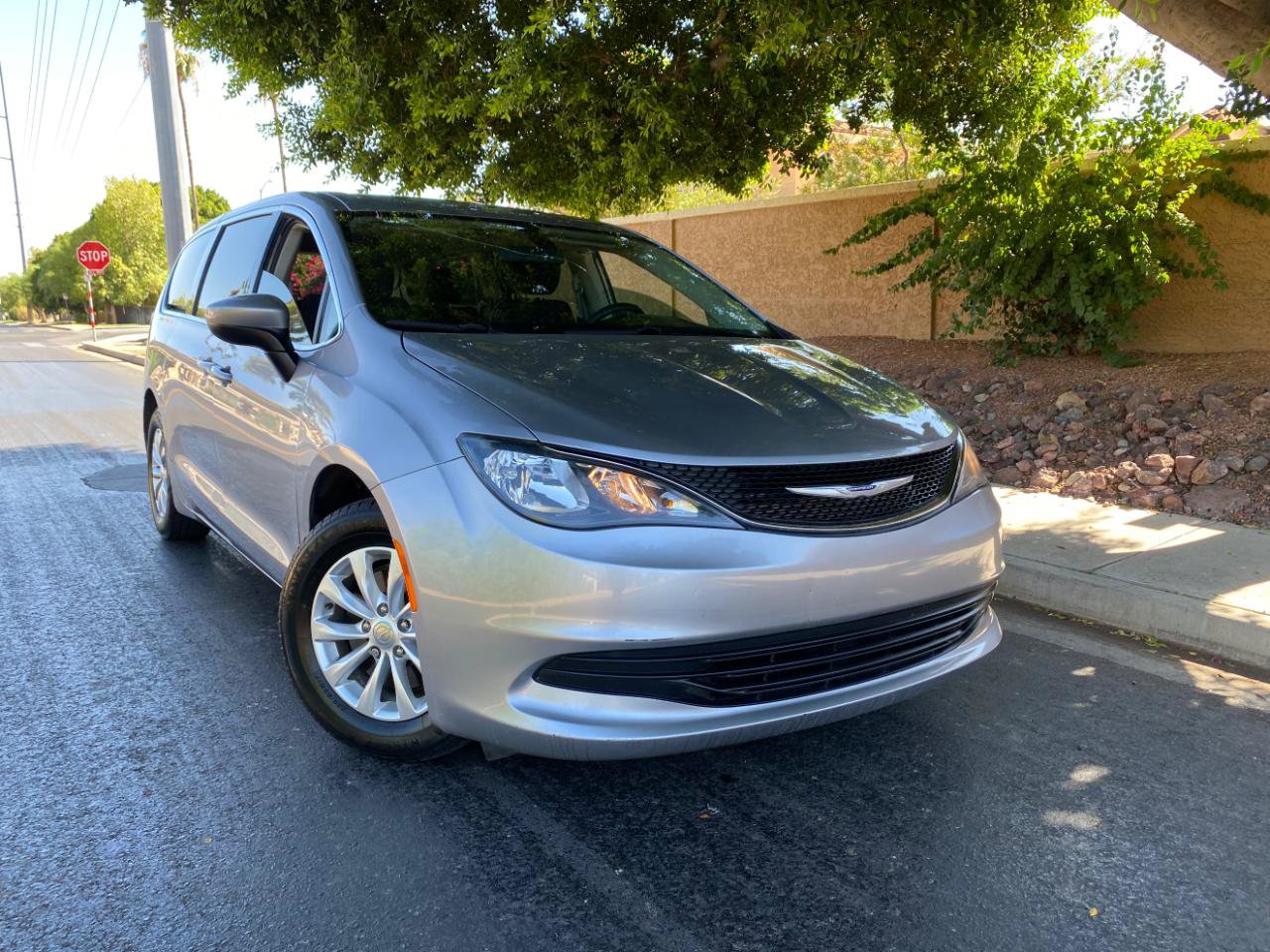 Used 2019 Chrysler Pacifica LX w/ Tire & Wheel Group FWD image 4