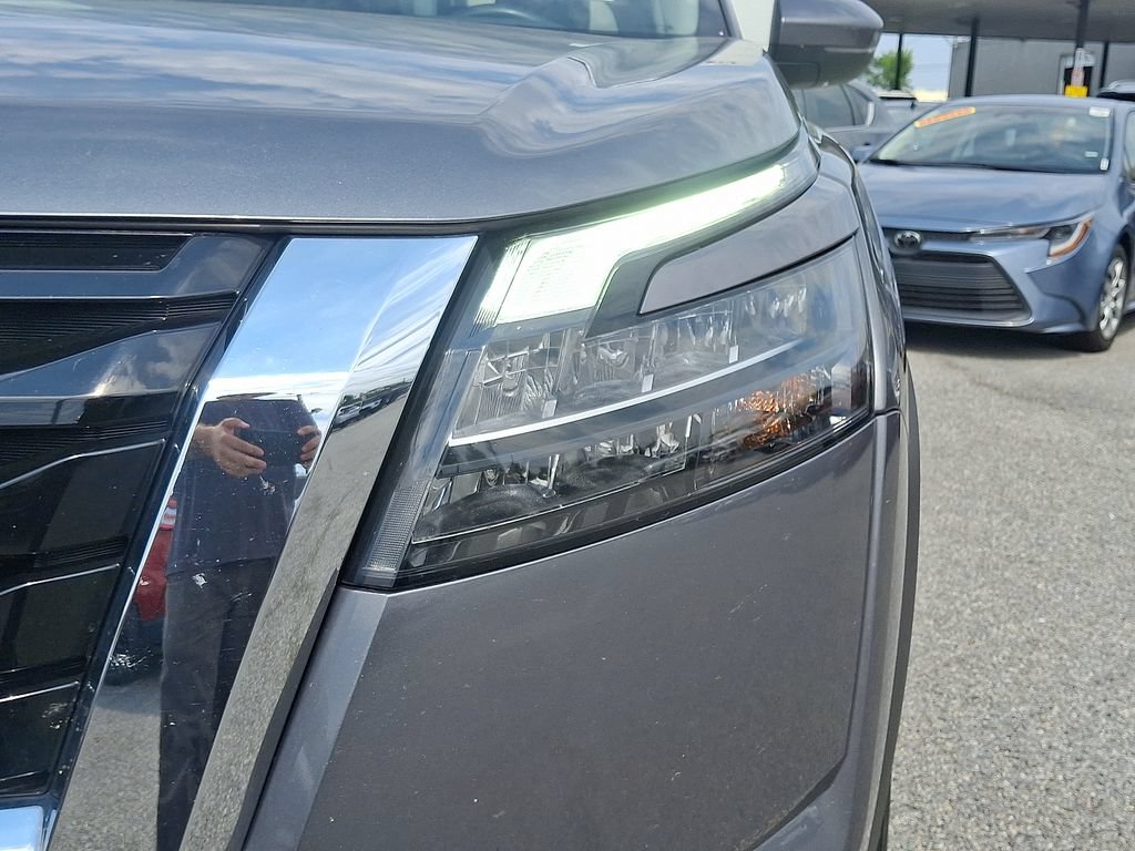 Used 2024 Nissan Pathfinder SV AWD/4WD image 9