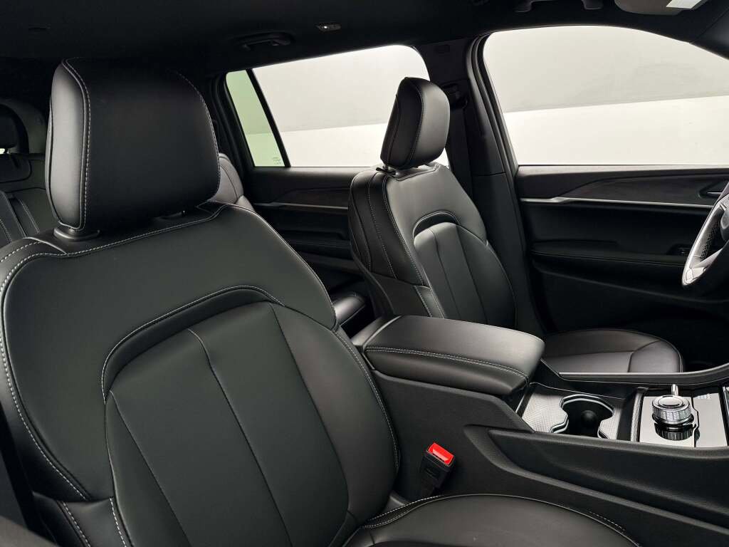 New 2025 Jeep Grand Cherokee L Limited image 18