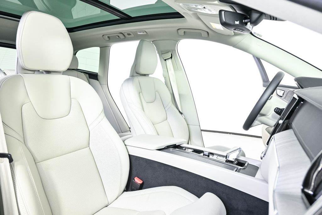 Certified 2024 Volvo XC60 B5 Ultimate w/ Climate Package AWD/4WD image 25