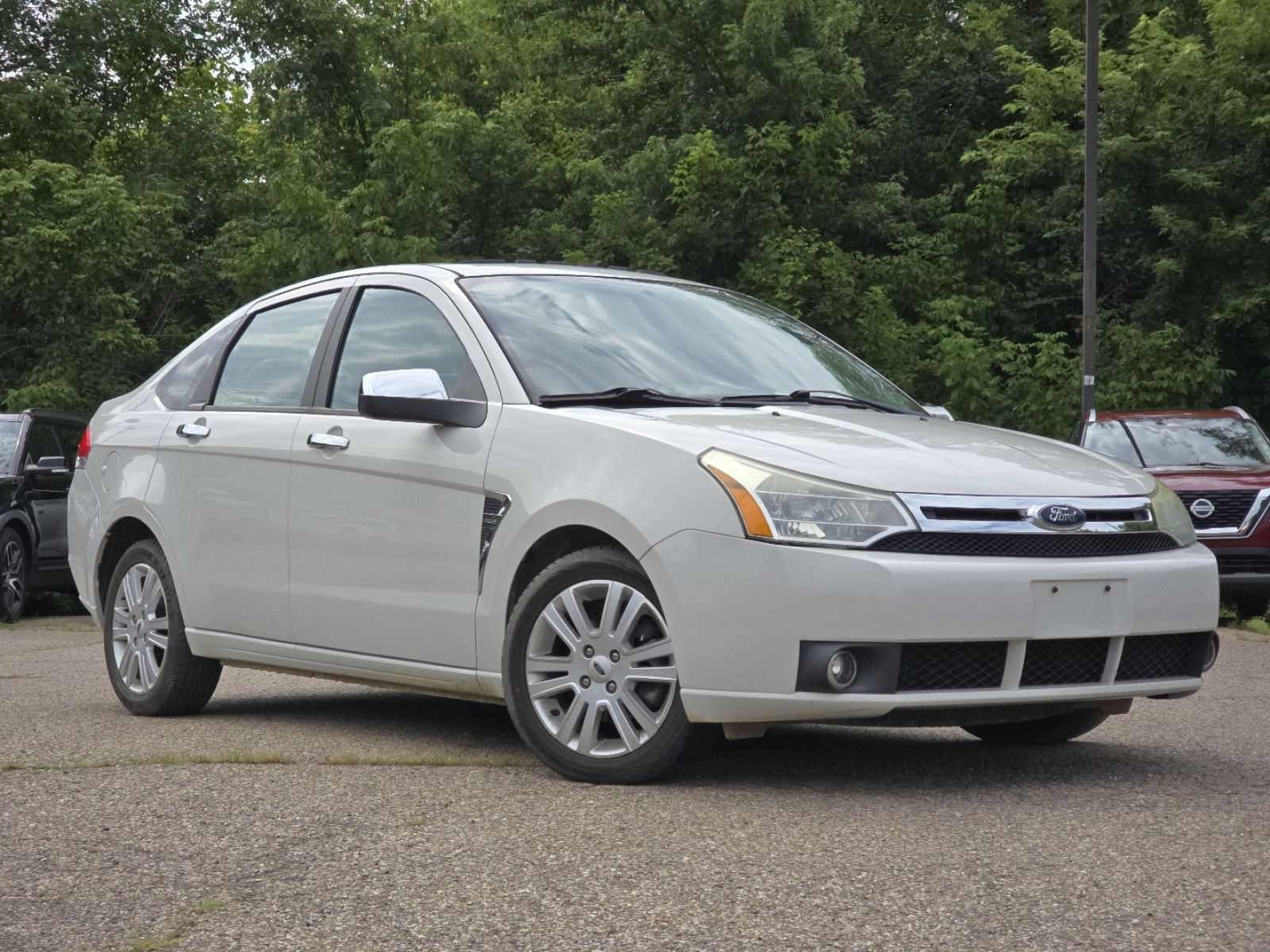 Used 2009 Ford Focus SEL FWD image 2