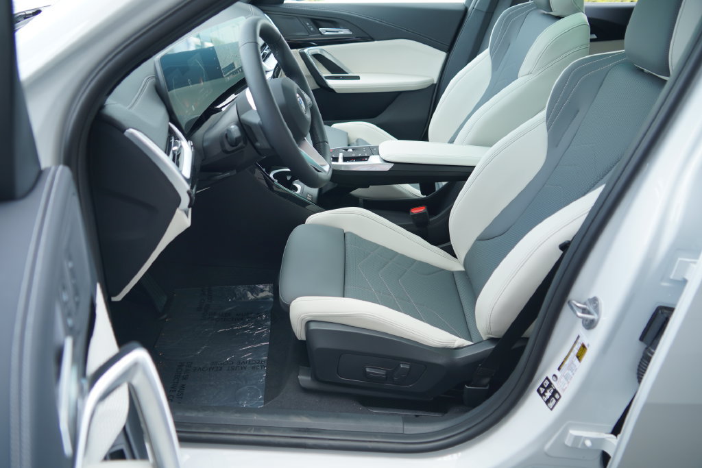 New 2027 BMW X2 xDrive28i AWD/4WD image 11