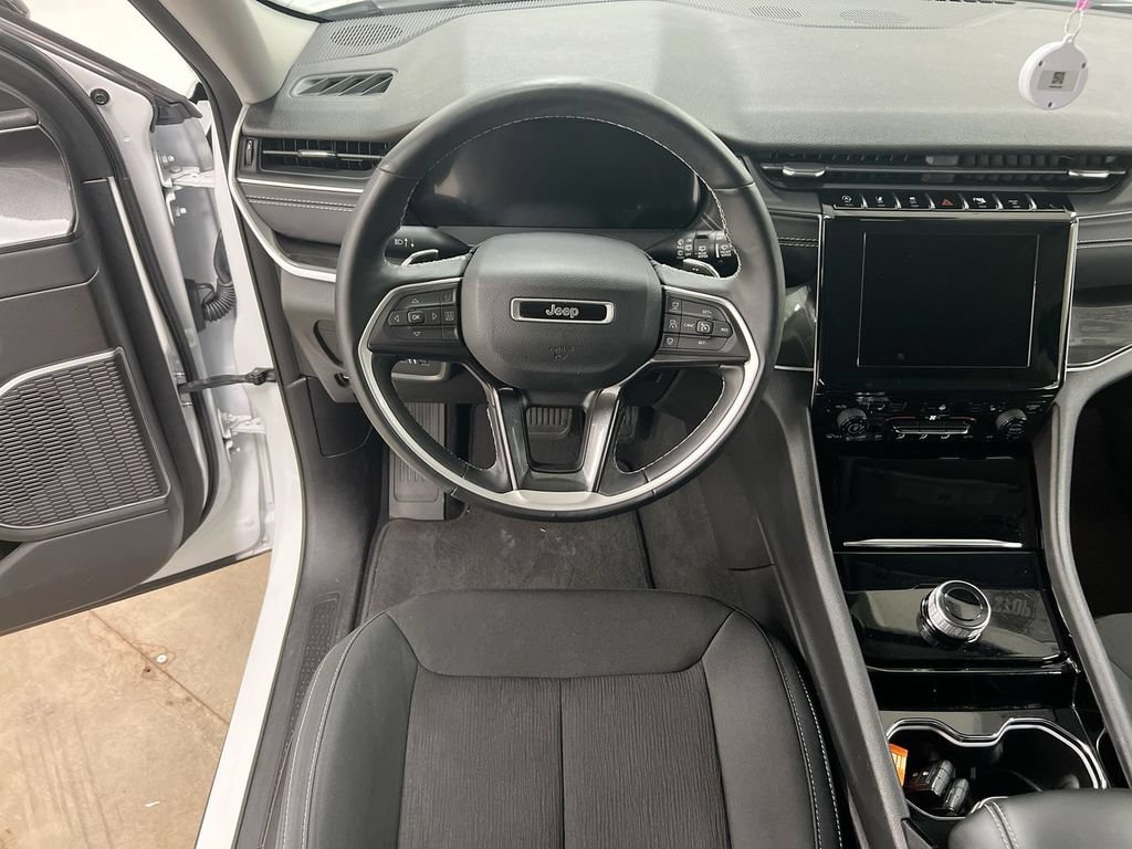 Used 2022 Jeep Grand Cherokee L Laredo w/ Luxury Tech Group I AWD/4WD image 19
