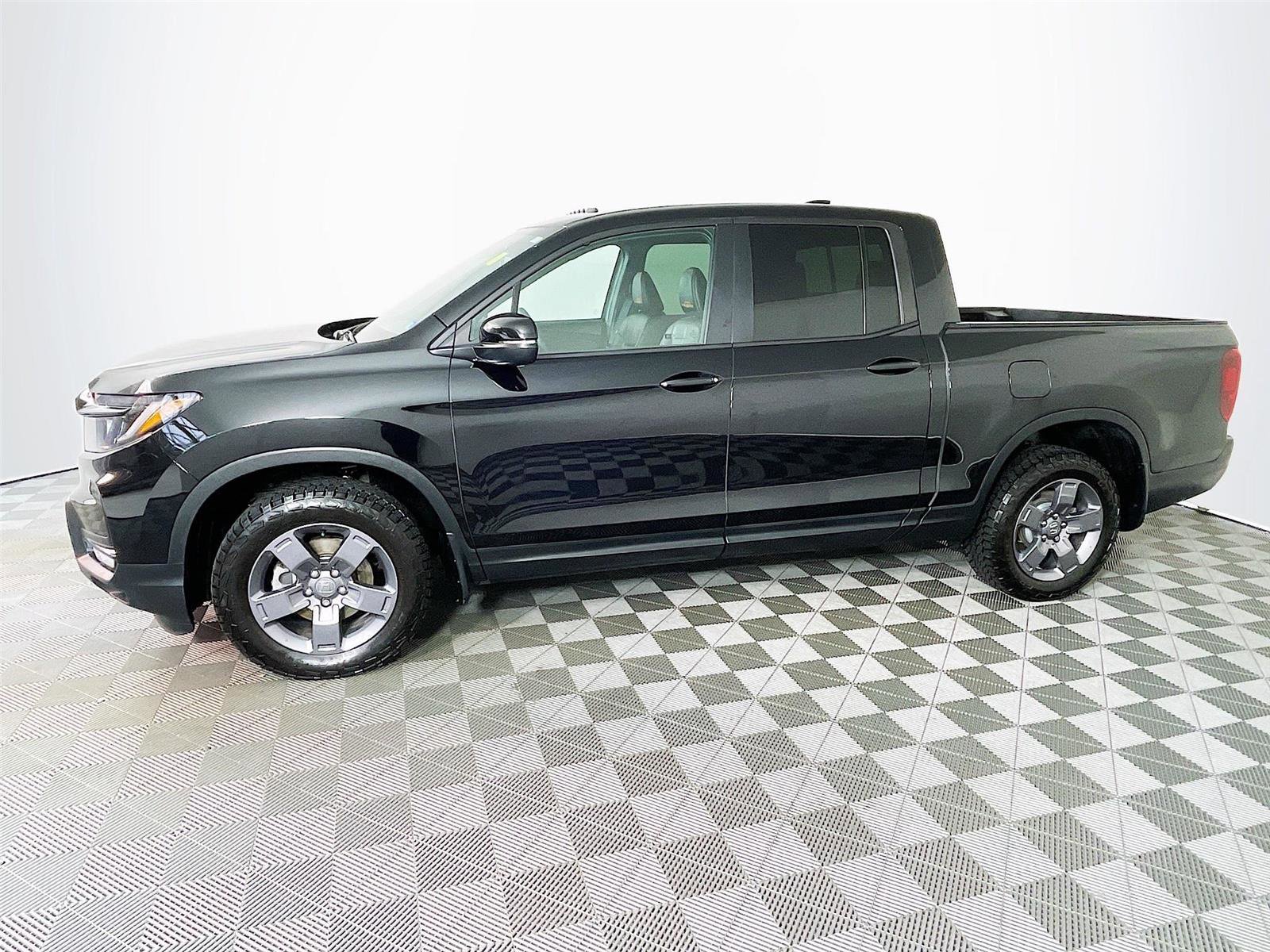 Used 2025 Honda Ridgeline TrailSport image 4