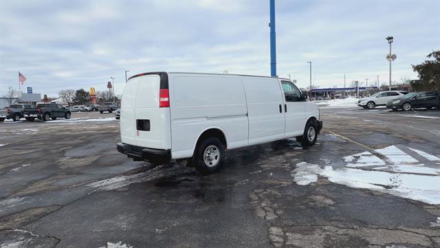 Used 2017 Chevrolet Express 3500 Extended image 9