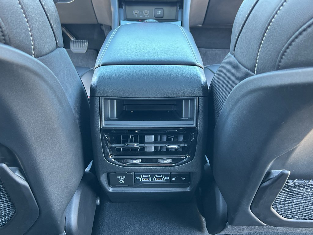 Used 2024 Jeep Grand Cherokee Limited w/ Luxury Tech Group II image 37