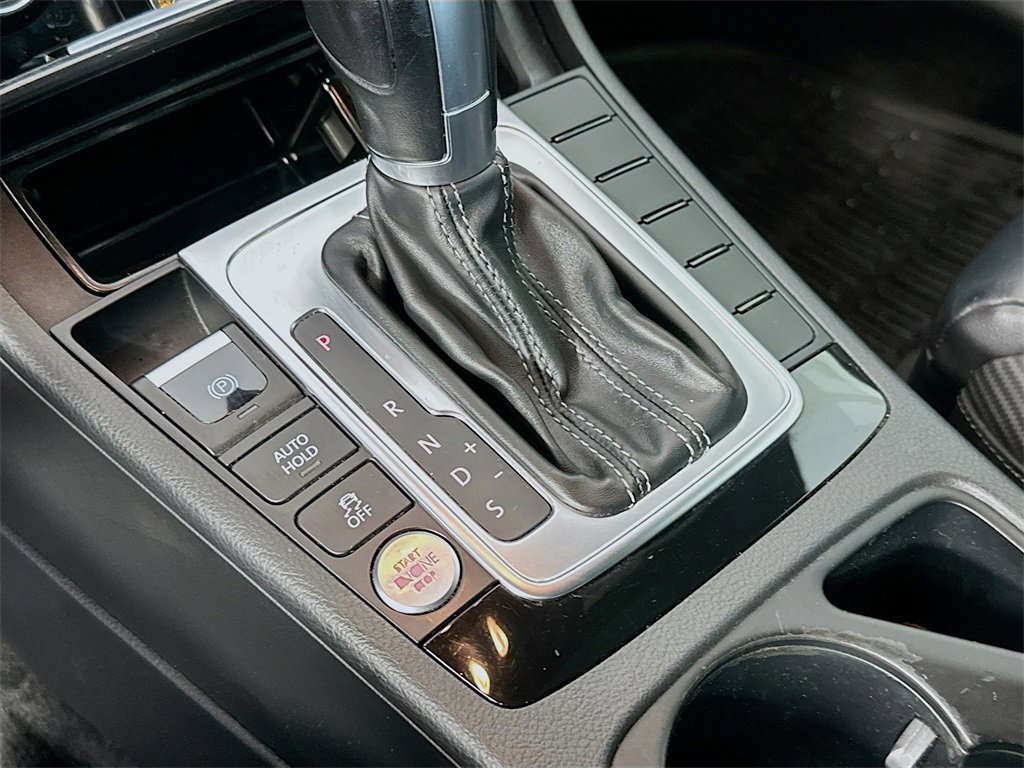 Used 2017 Volkswagen CC R-Line Executive image 16