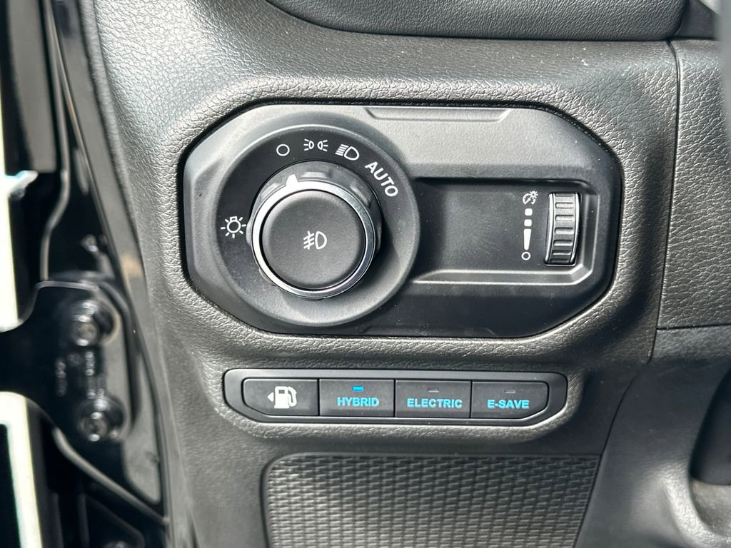 Used 2023 Jeep Wrangler Unlimited Sahara w/ Cold Weather Group AWD/4WD image 19