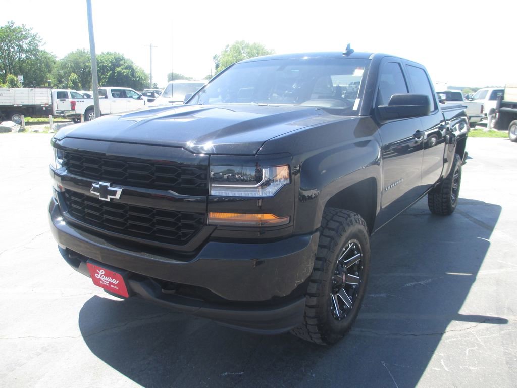 Used 2018 Chevrolet Silverado 1500 Custom w/ Custom Value Package AWD/4WD image 11