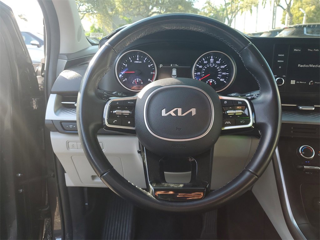 Certified 2023 Kia Carnival LX image 16