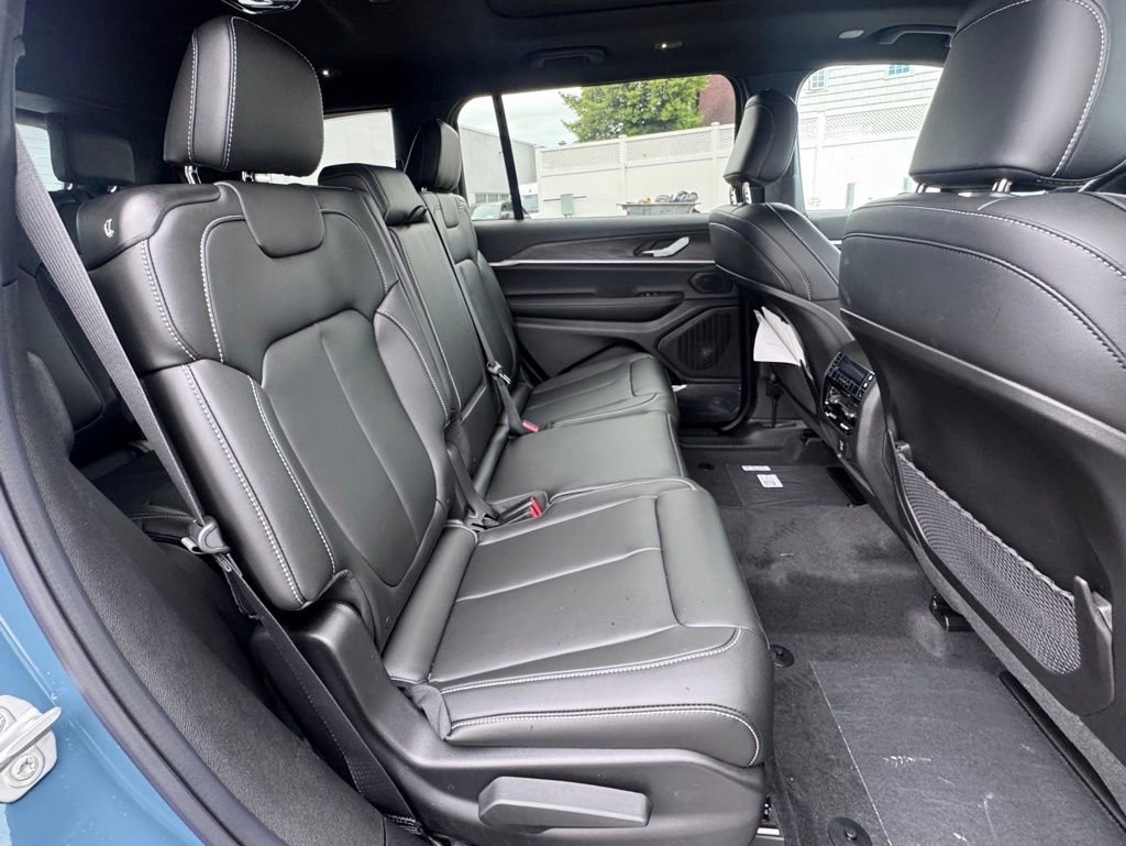 New 2026 Jeep Grand Cherokee L Limited w/ Limited Altitude Package AWD/4WD image 21