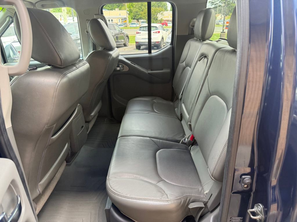 Used 2010 Nissan Frontier LE w/ LE Value Truck Pkg AWD/4WD image 22
