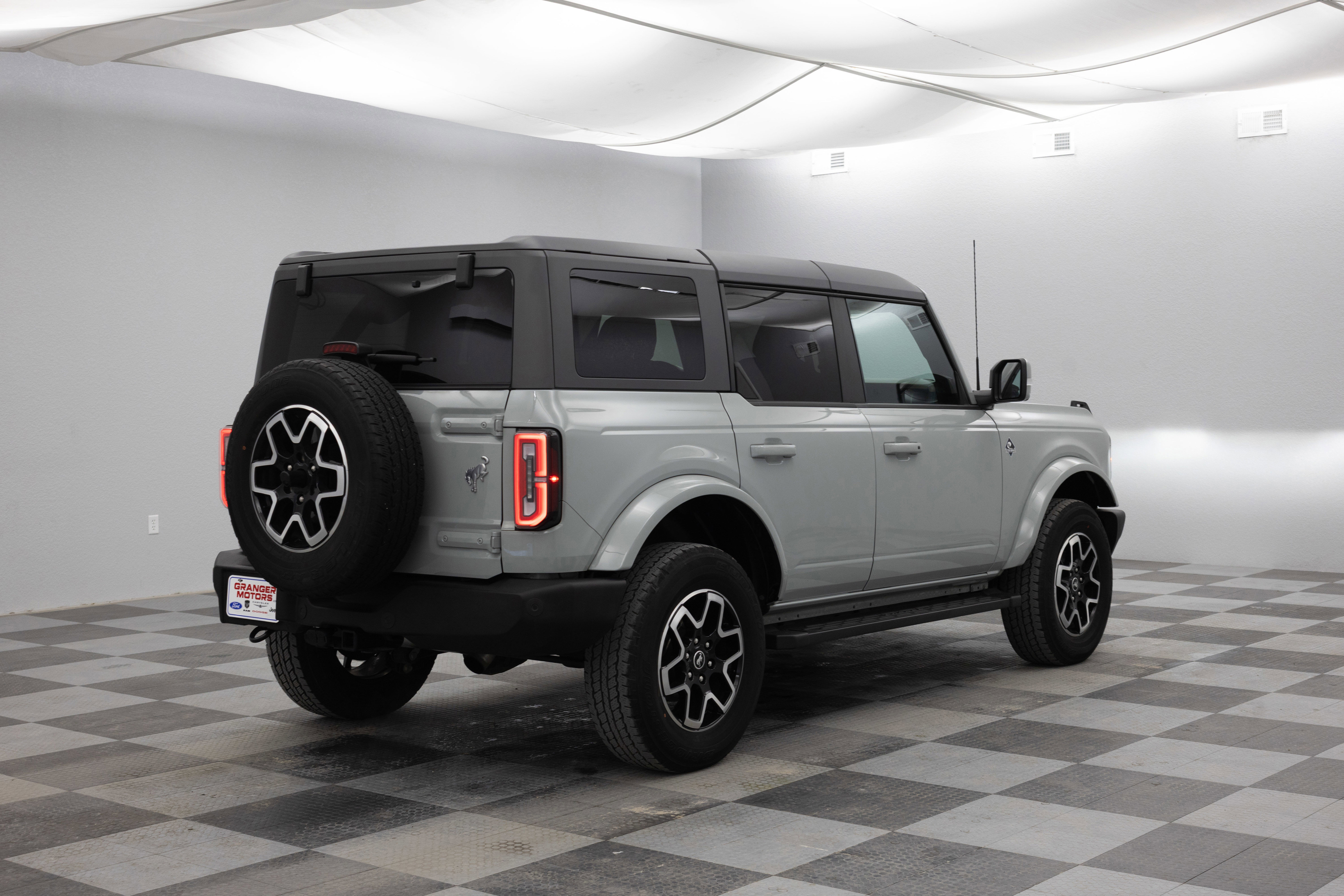 Used 2022 Ford Bronco Outer Banks image 12