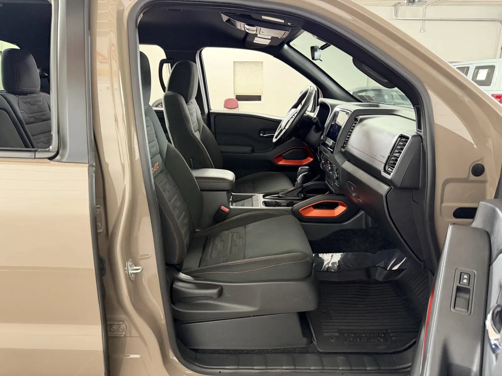 Used 2024 Nissan Frontier PRO-4X w/ Pro Convenience Package AWD/4WD image 34