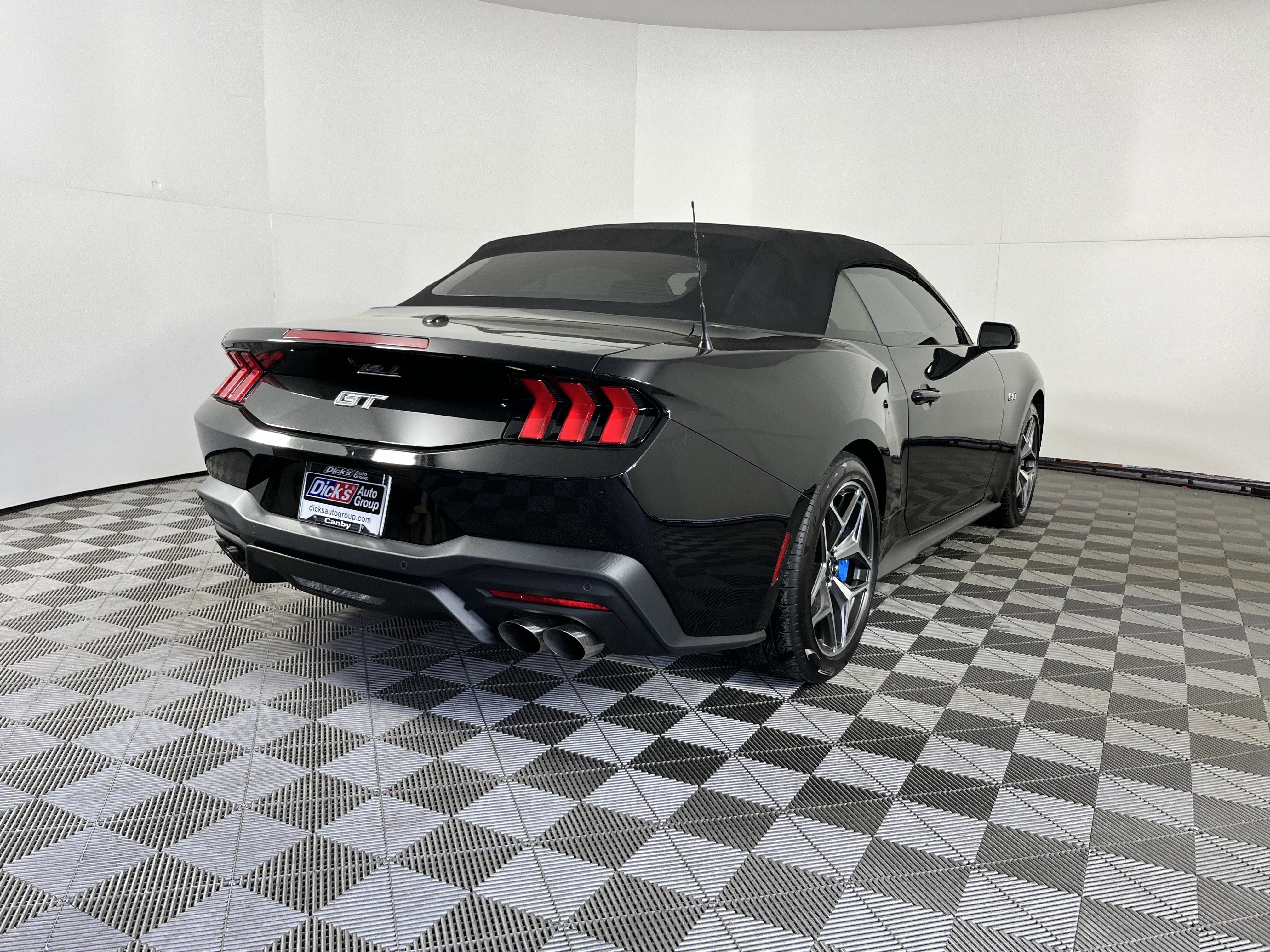 Used 2024 Ford Mustang GT Premium w/ GT Performance Package RWD image 5