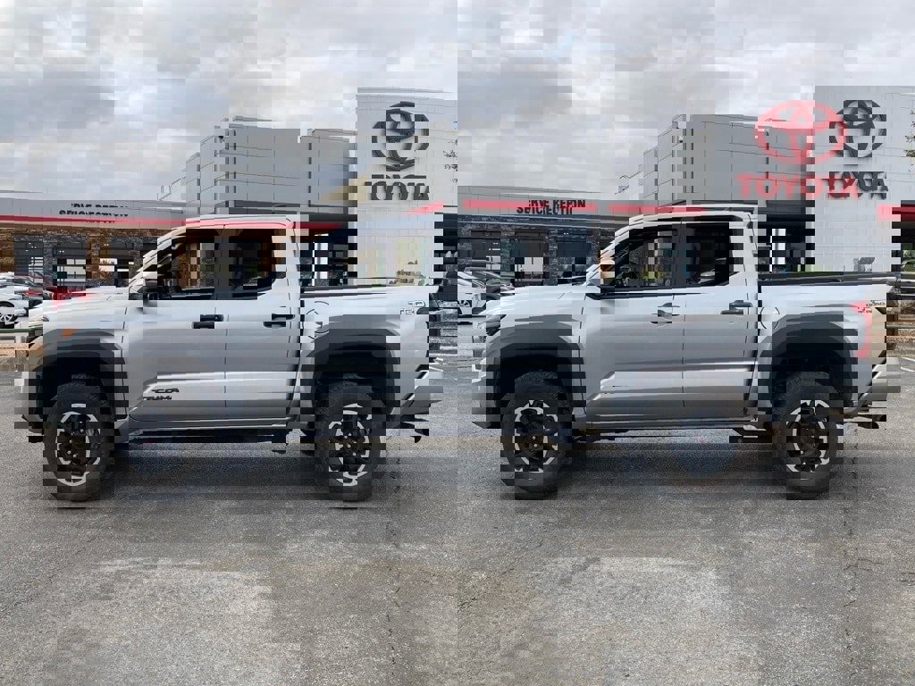 Certified 2025 Toyota Tacoma TRD Off-Road image 4