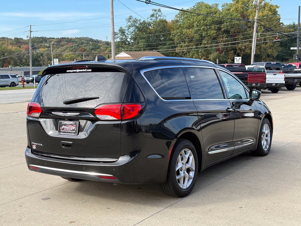 Used 2019 Chrysler Pacifica Touring-L Plus w/ Advanced Safetytec Group FWD image 17