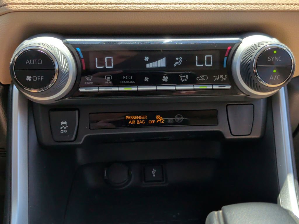 Used 2022 Toyota RAV4 XLE AWD/4WD image 21
