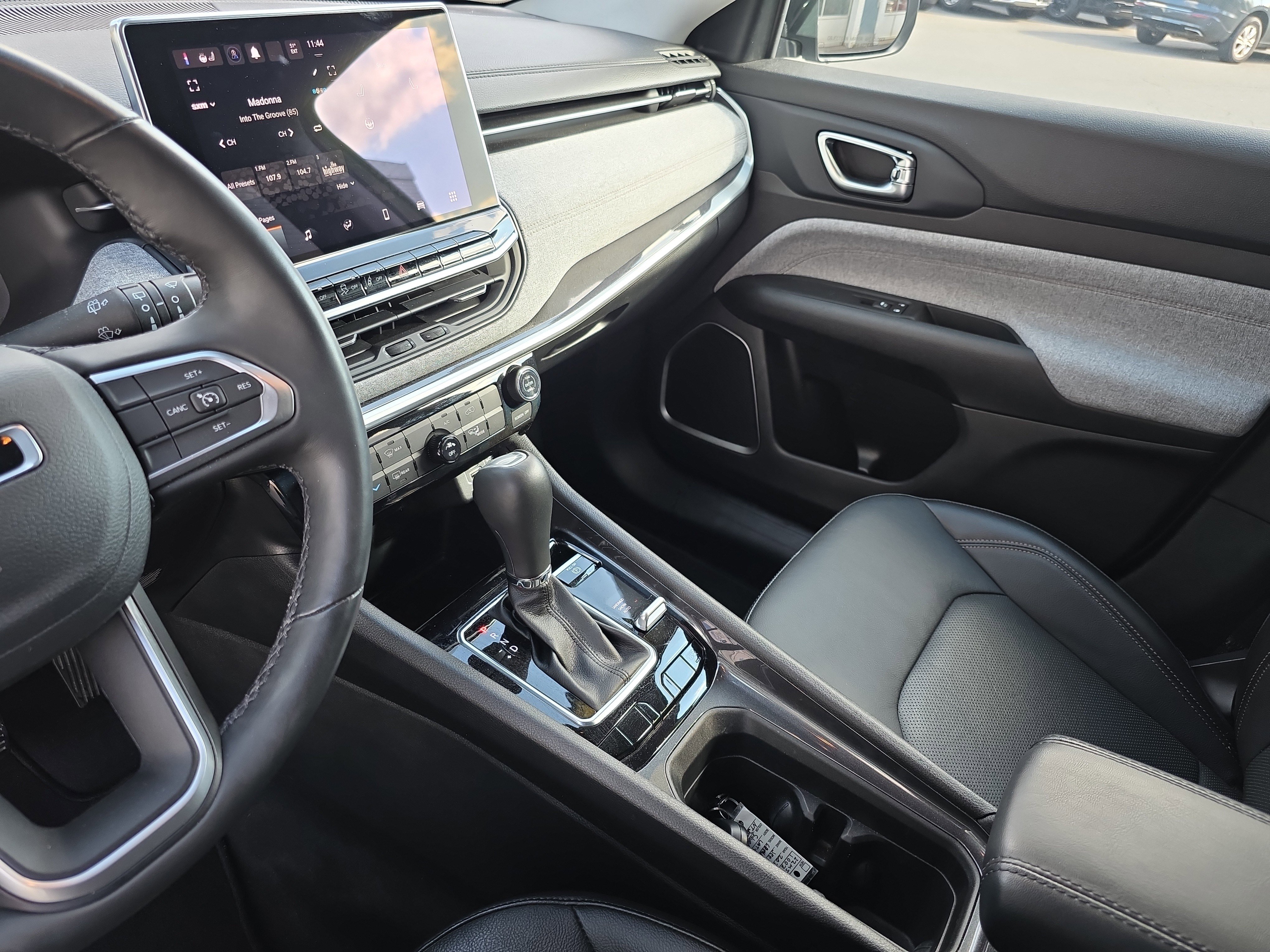 Used 2022 Jeep Compass Latitude image 23