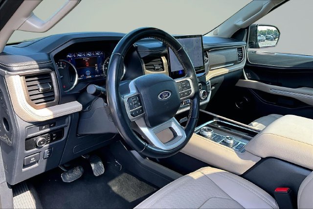 Used 2024 Ford Expedition Limited AWD/4WD image 17
