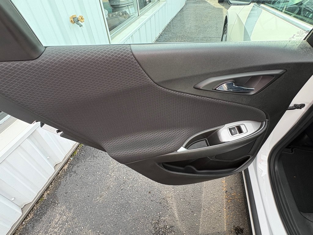 Used 2023 Chevrolet Malibu LS FWD image 10