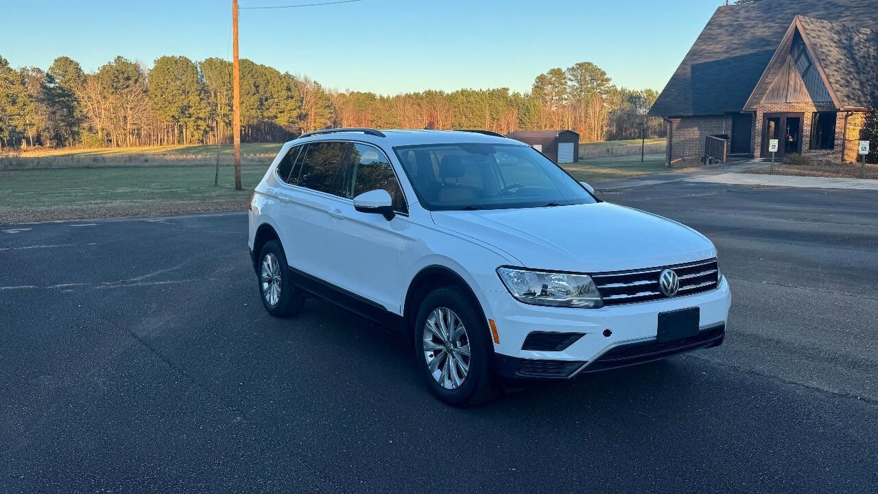Used 2018 Volkswagen Tiguan SE image 2
