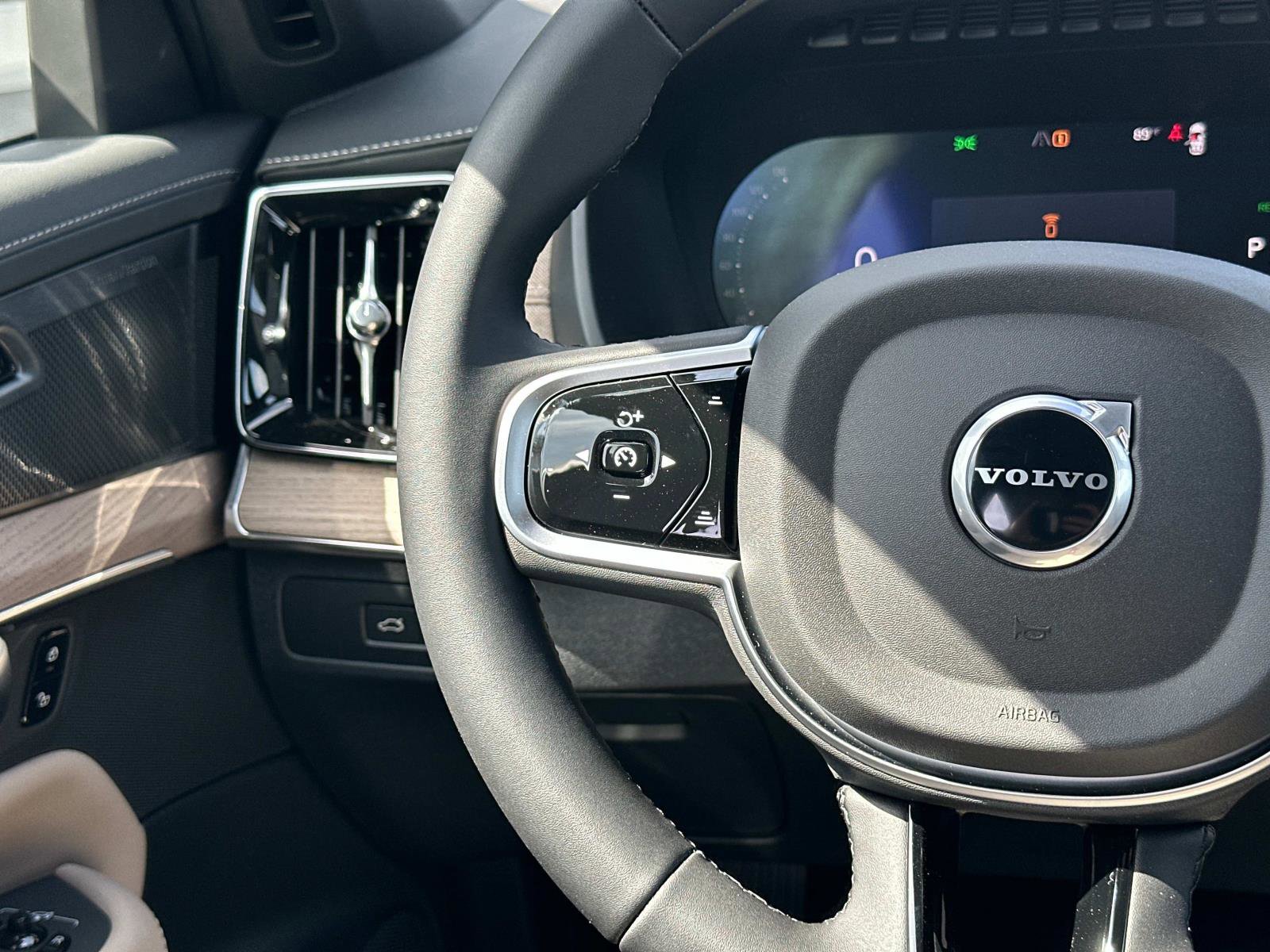 New 2026 Volvo XC90 T8 Plus image 8
