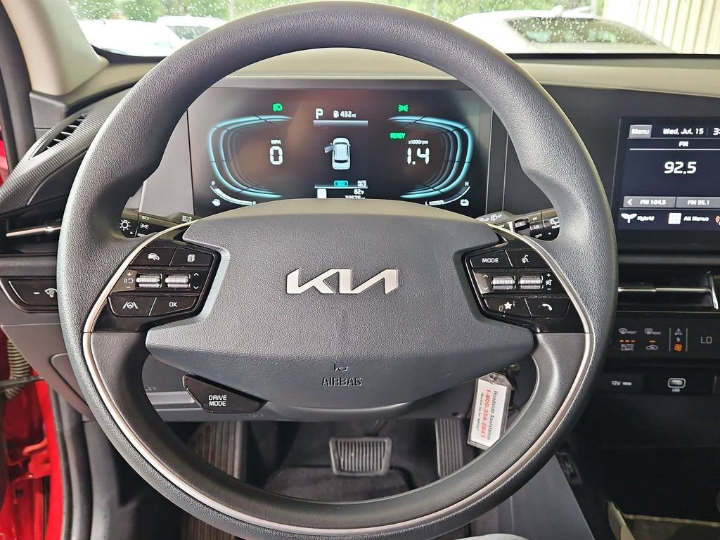 Used 2025 Kia Niro LX FWD image 23