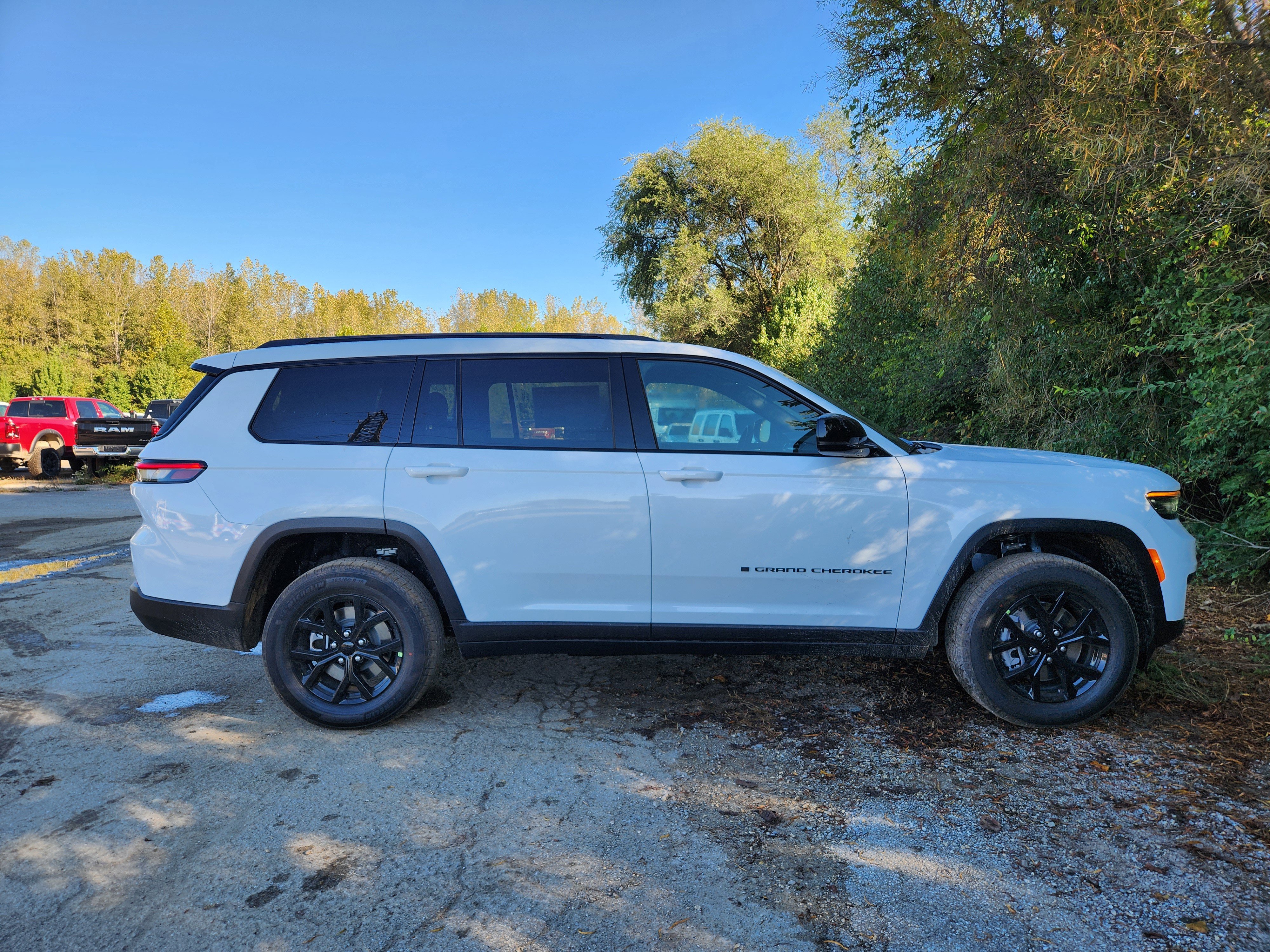 New 2025 Jeep Grand Cherokee L Altitude image 16