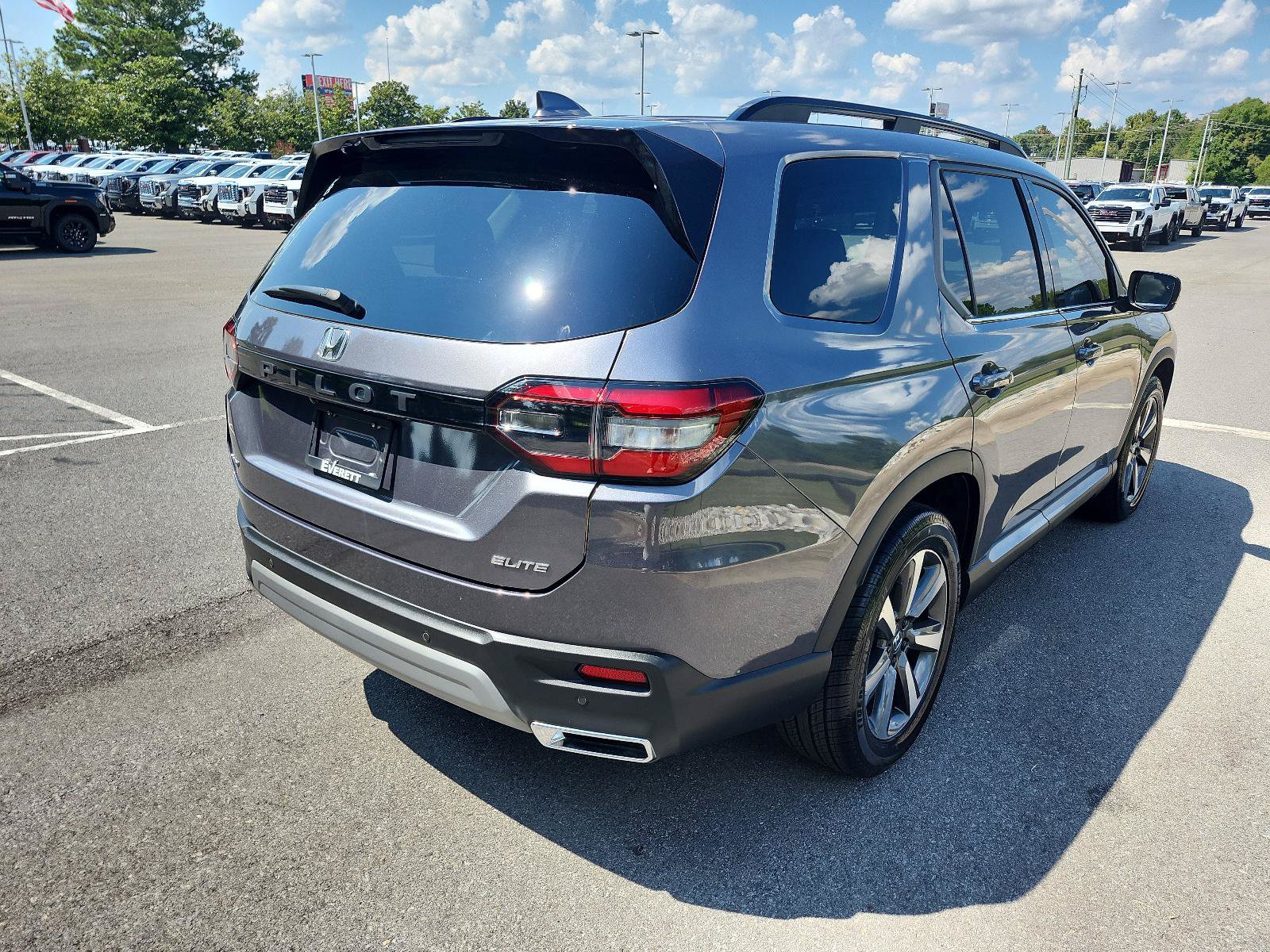 Used 2024 Honda Pilot Elite image 3
