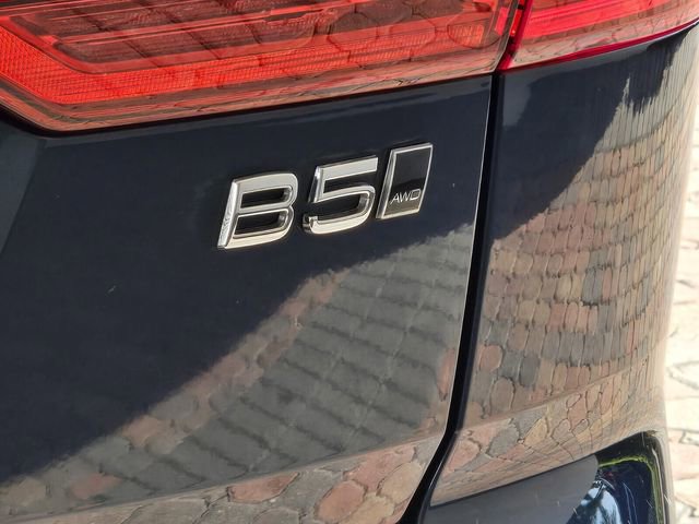 Certified 2024 Volvo XC60 B5 Plus image 9