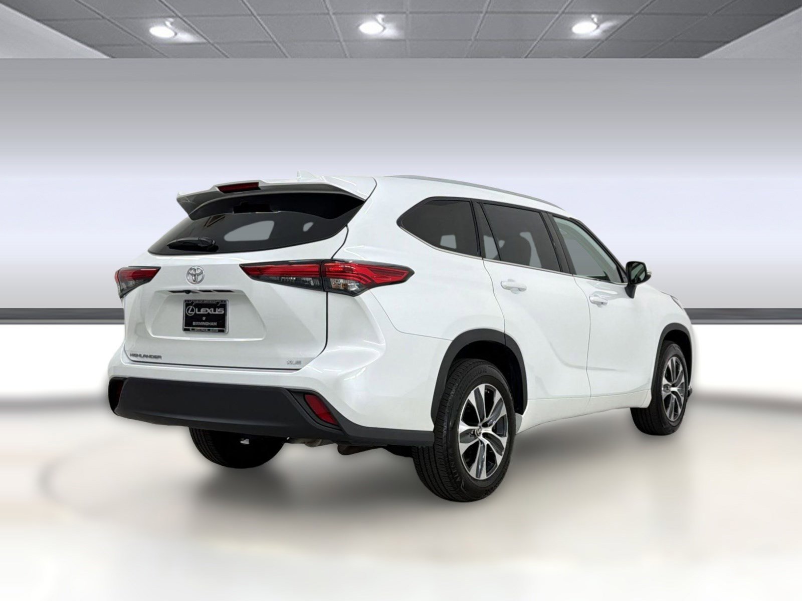Used 2022 Toyota Highlander XLE FWD image 9