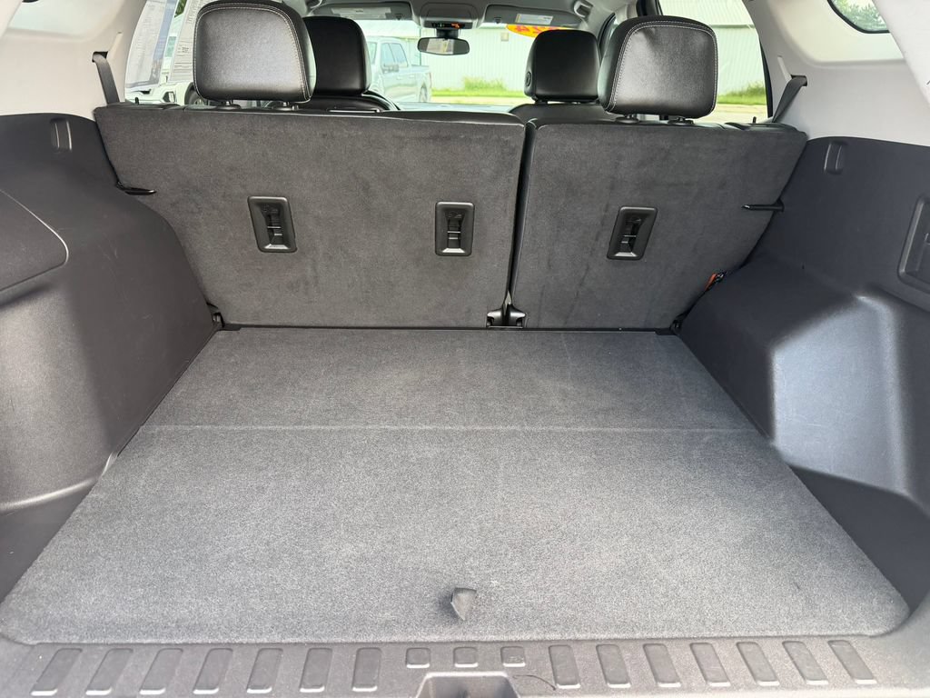Used 2024 GMC Terrain SLT FWD image 21