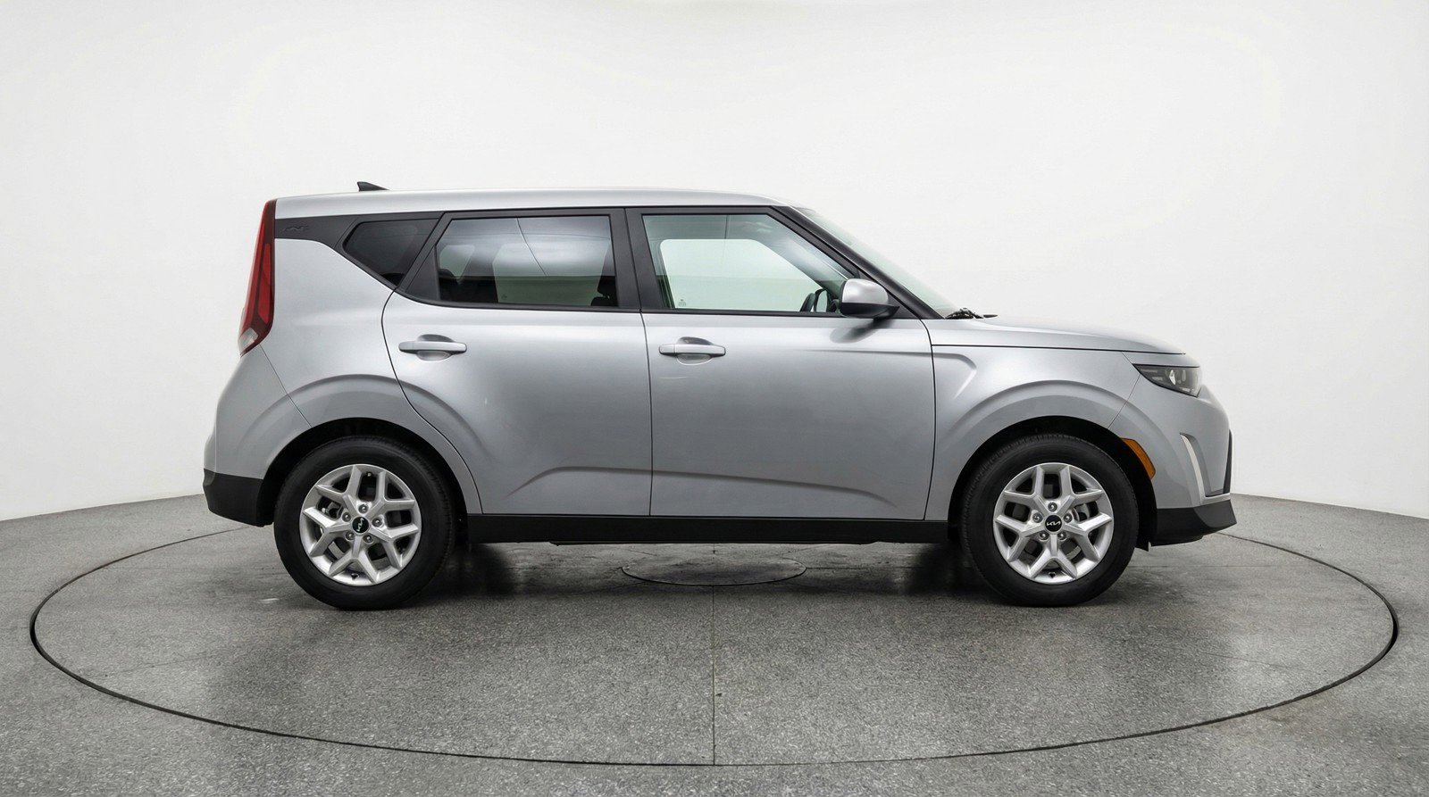 Used 2025 Kia Soul LX w/ LX Technology Package FWD image 11