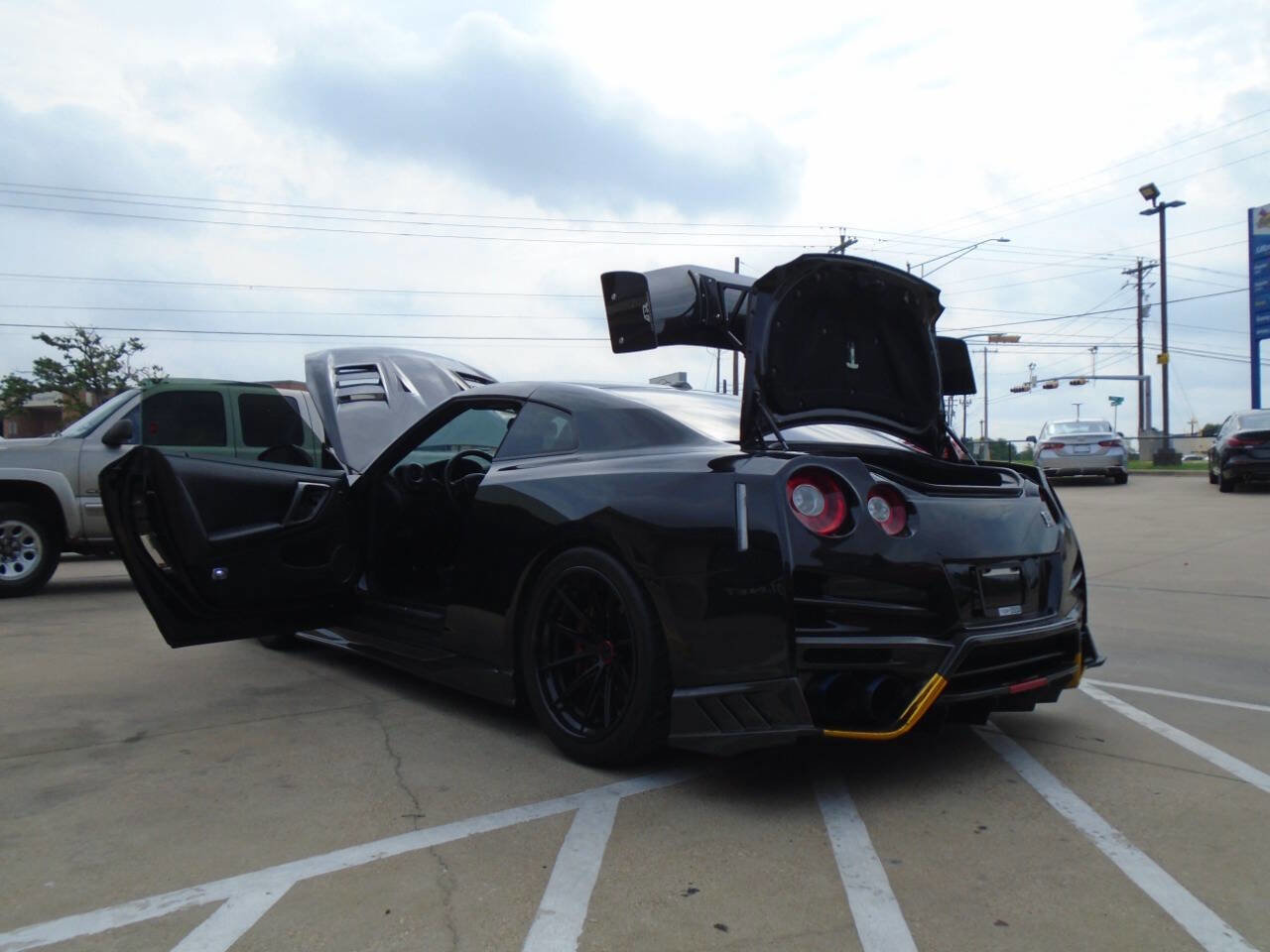 Used 2016 Nissan GT-R Premium AWD/4WD image 28