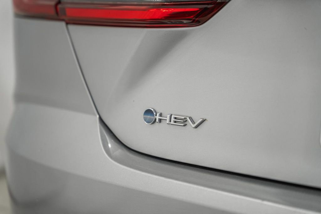 Used 2025 Toyota Camry LE image 8