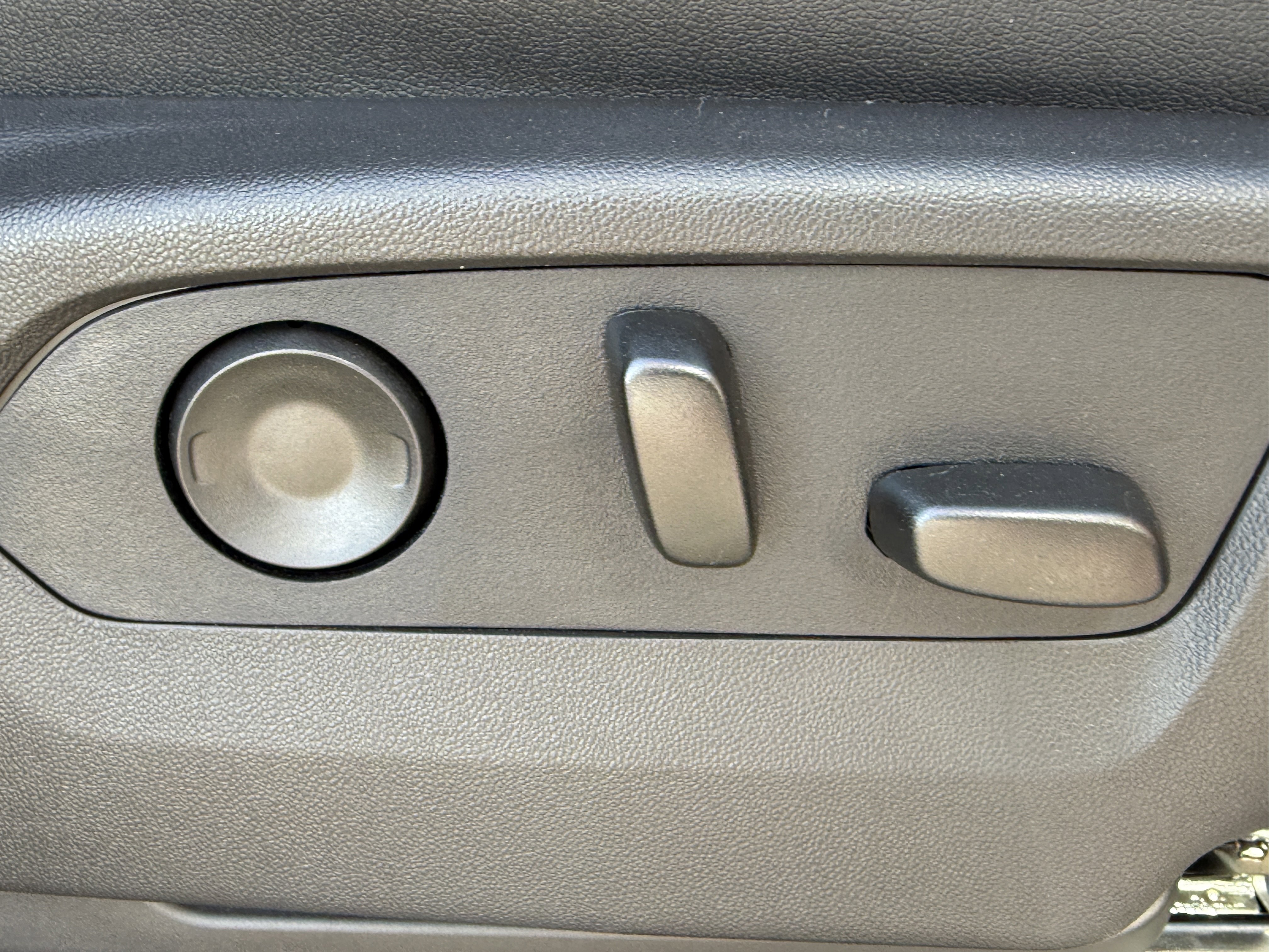 New 2026 GMC Yukon XL Elevation image 16