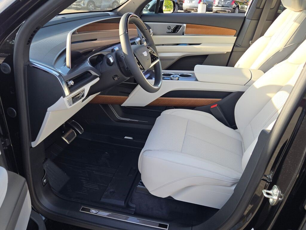 New 2026 Cadillac Vistiq Sport w/ LPO, Floor Liner Package image 28