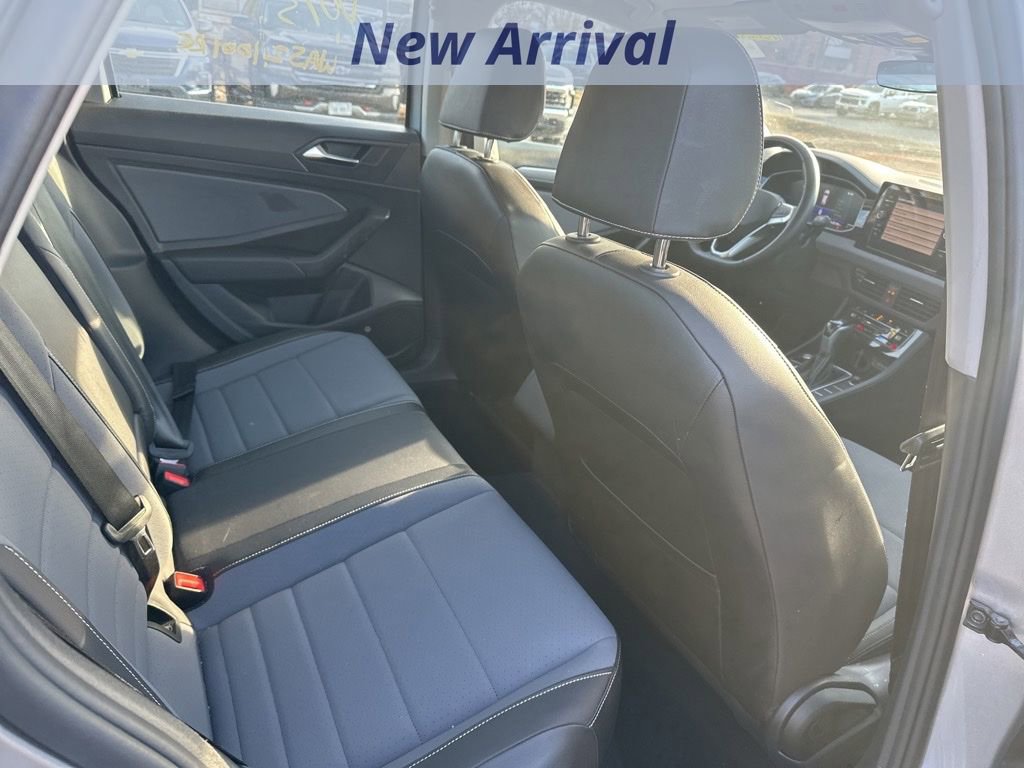 Used 2025 Volkswagen Jetta SE image 8