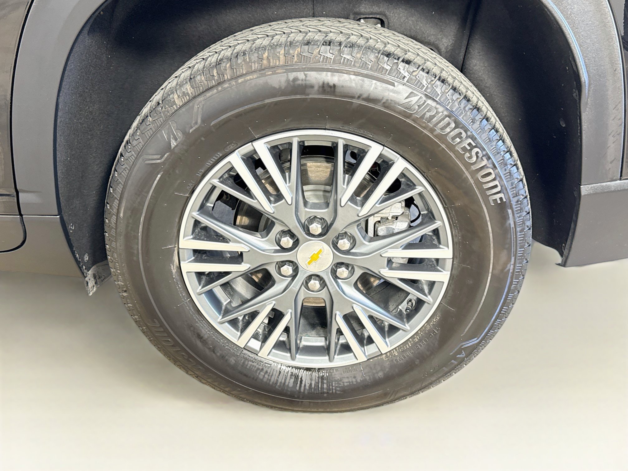 Used 2024 Chevrolet Traverse LT w/ Trailering Package FWD image 34