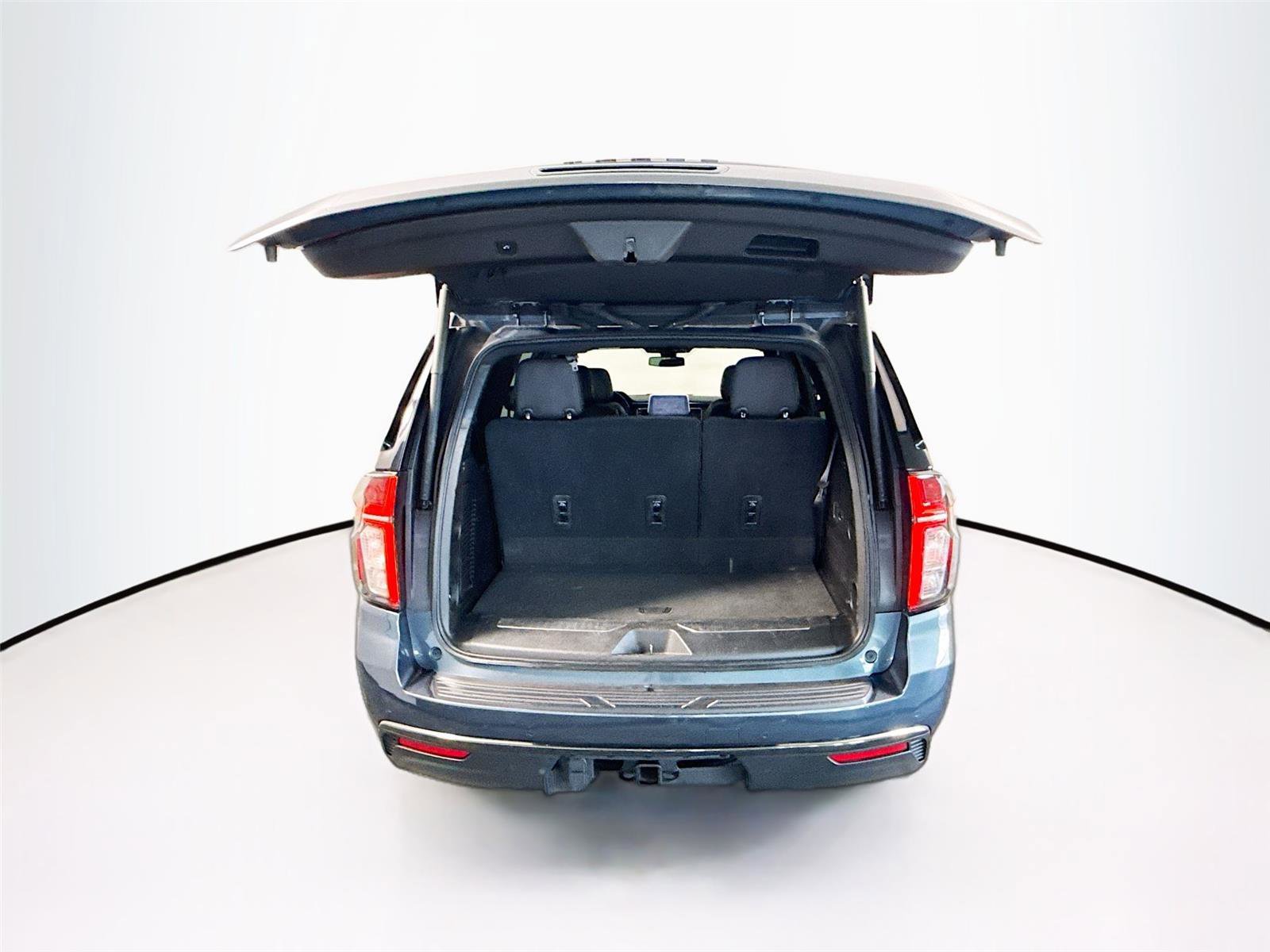 Used 2021 Chevrolet Tahoe Z71 w/ Luxury Package AWD/4WD image 21