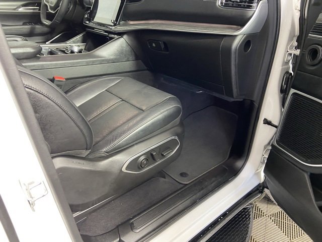 Used 2024 Jeep Wagoneer Series II w/ Flexible Seating Group image 9