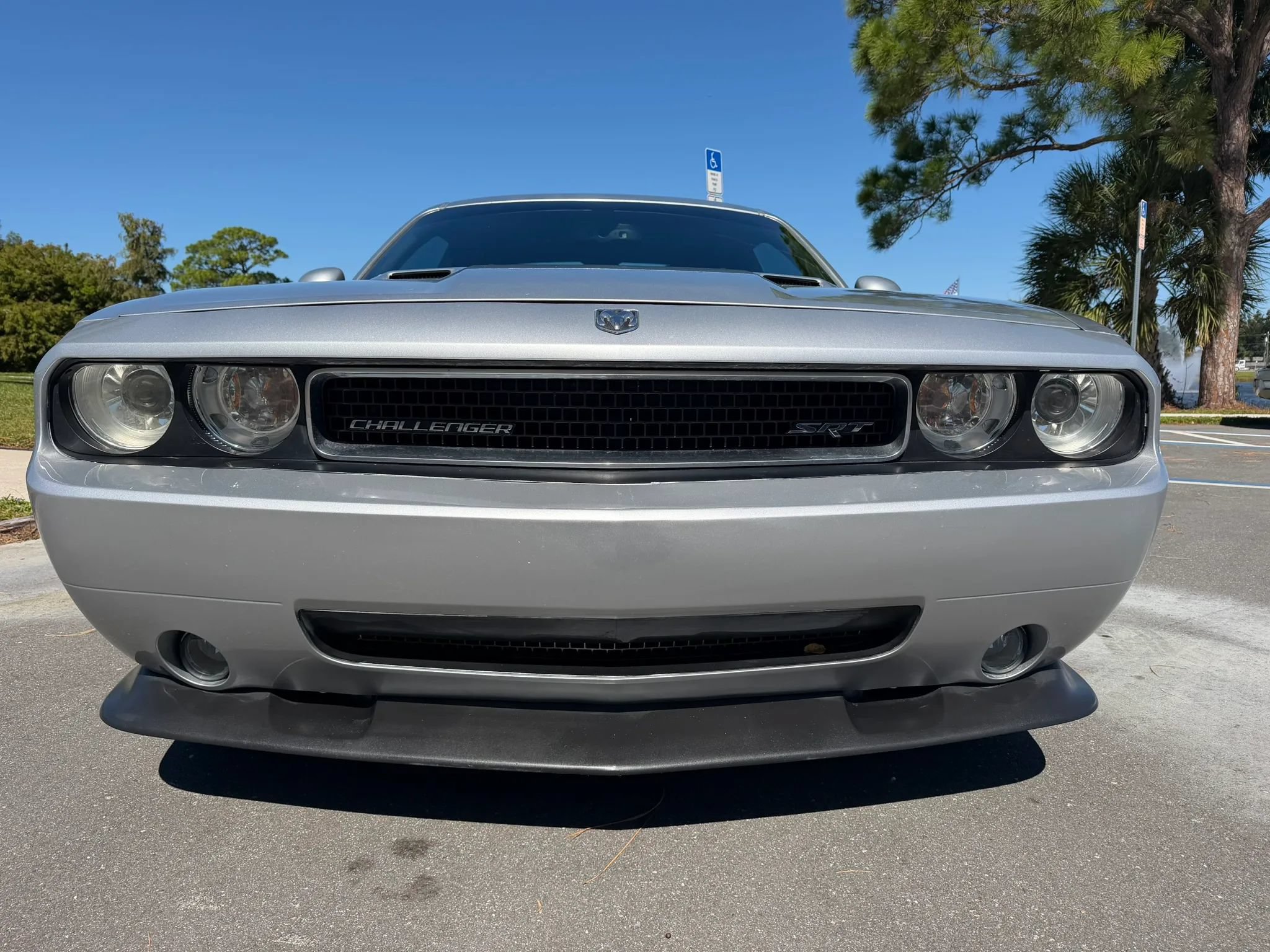 Used 2009 Dodge Challenger SRT8 RWD image 2