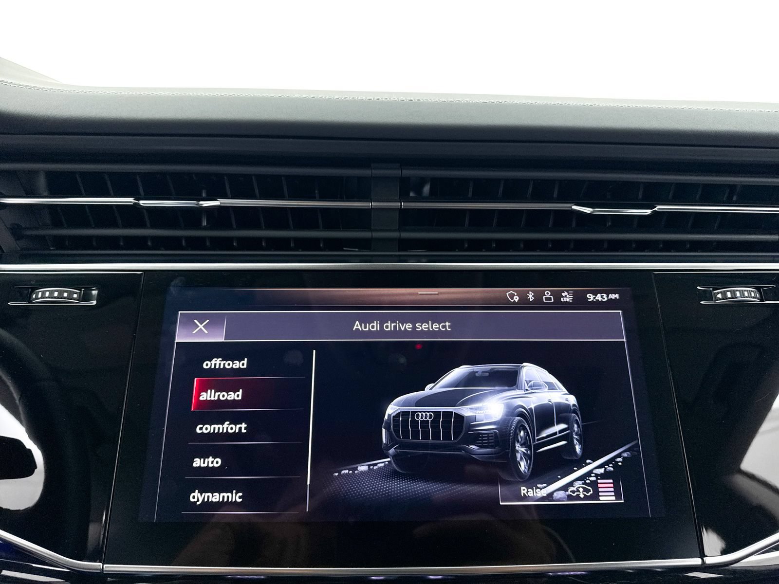 Used 2019 Audi Q8 Prestige w/ Adaptive Chassis Package AWD/4WD image 11