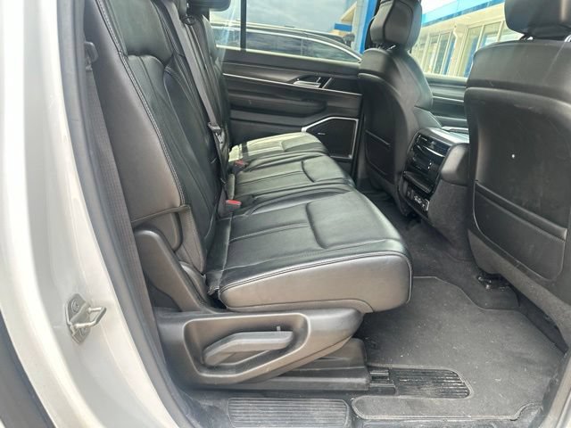 Used 2024 Jeep Wagoneer L Series II w/ Flexible Seating Group AWD/4WD image 12