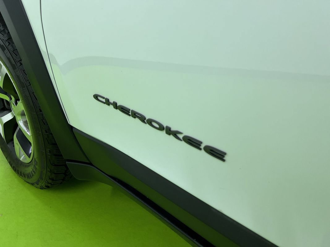 Used 2015 Jeep Cherokee Trailhawk w/ Comfort/Convenience Group AWD/4WD image 15