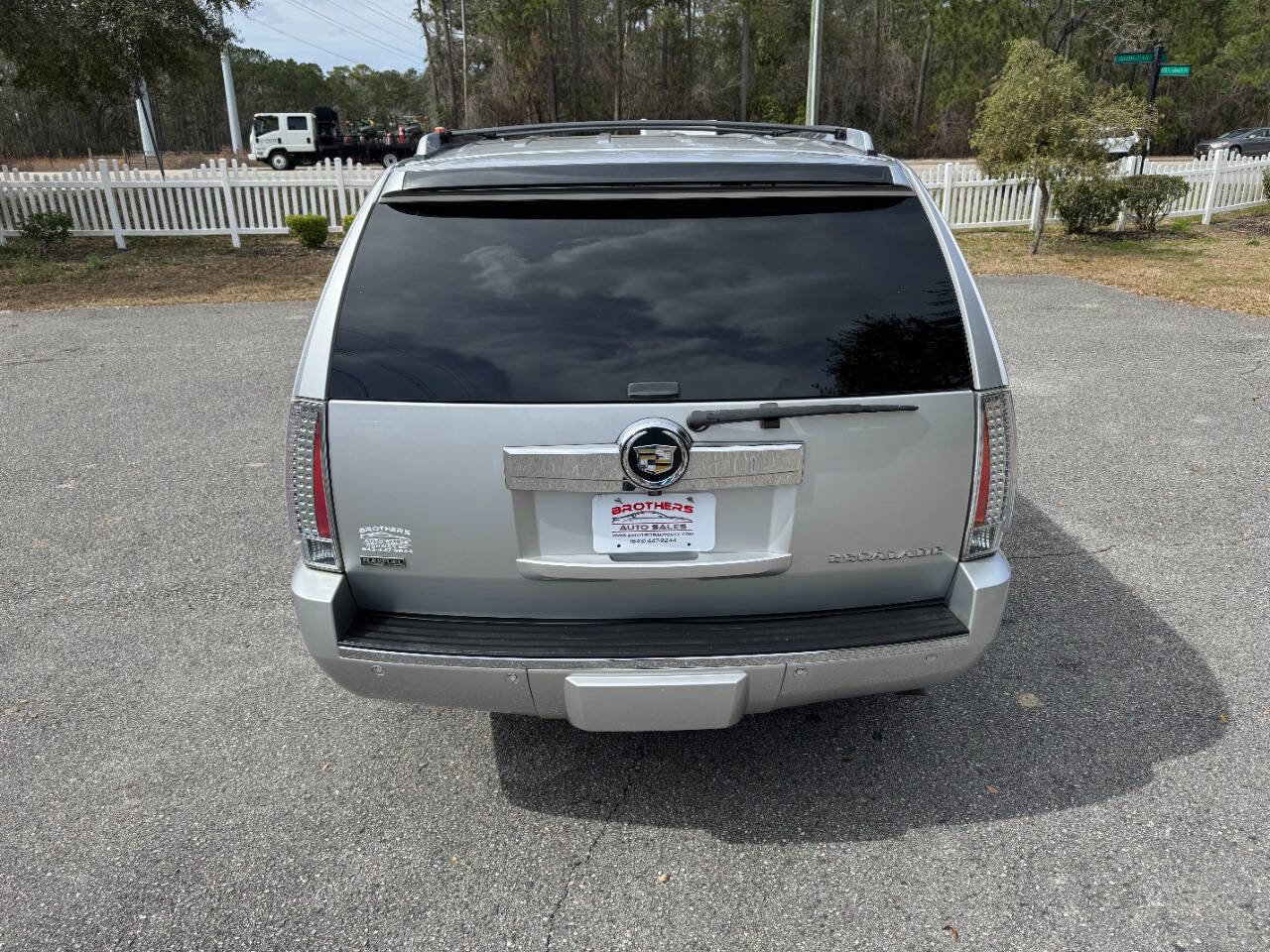 Used 2012 Cadillac Escalade Luxury image 5