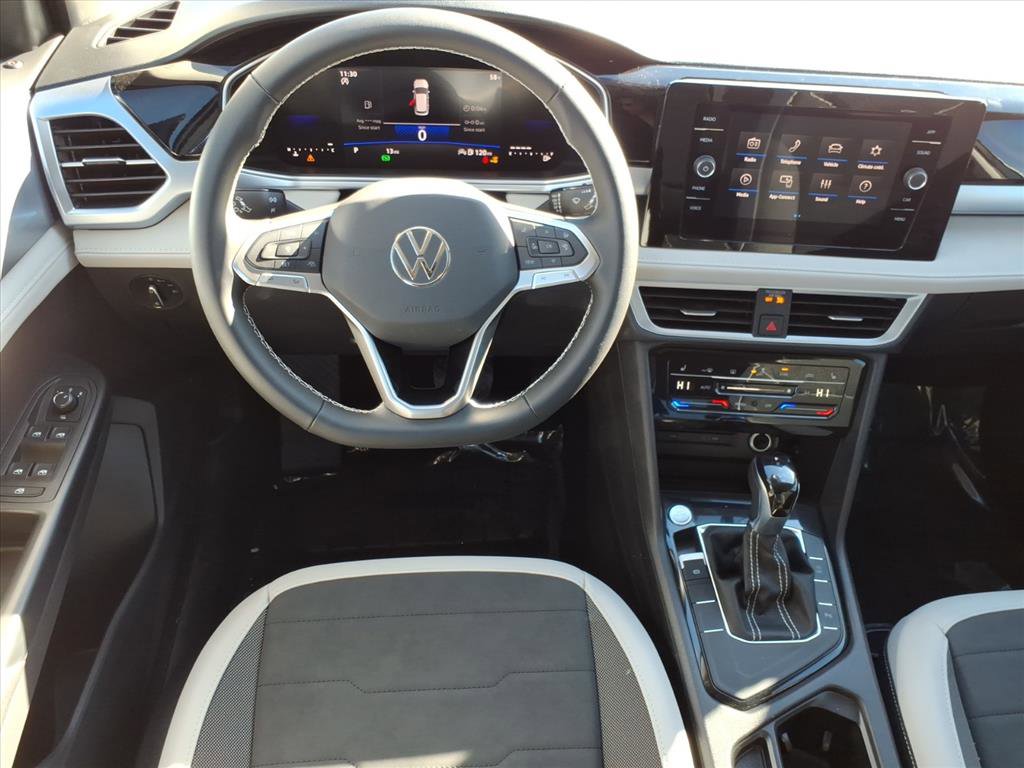 New 2026 Volkswagen Taos SE image 16
